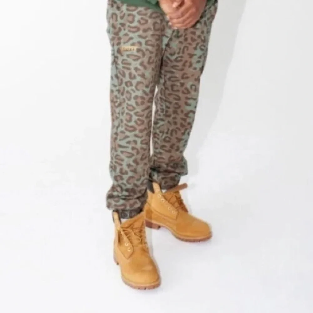 HSTRY by NAS X Coming 2 America Unity & Pride Leopard French Terry Joggers L NWT - Picture 2 of 7